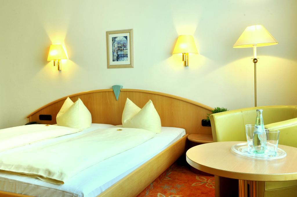 Hotel Stadt Muenchen Дюселдорф Екстериор снимка